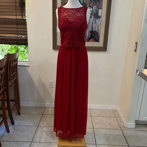NW NIGHTWAY Elegant Red Lace Evening Gown w/ Open Back Size 8